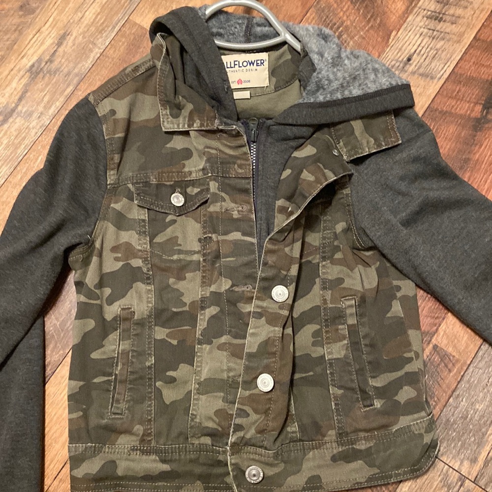 medium camo jean jacket/sweatshirt